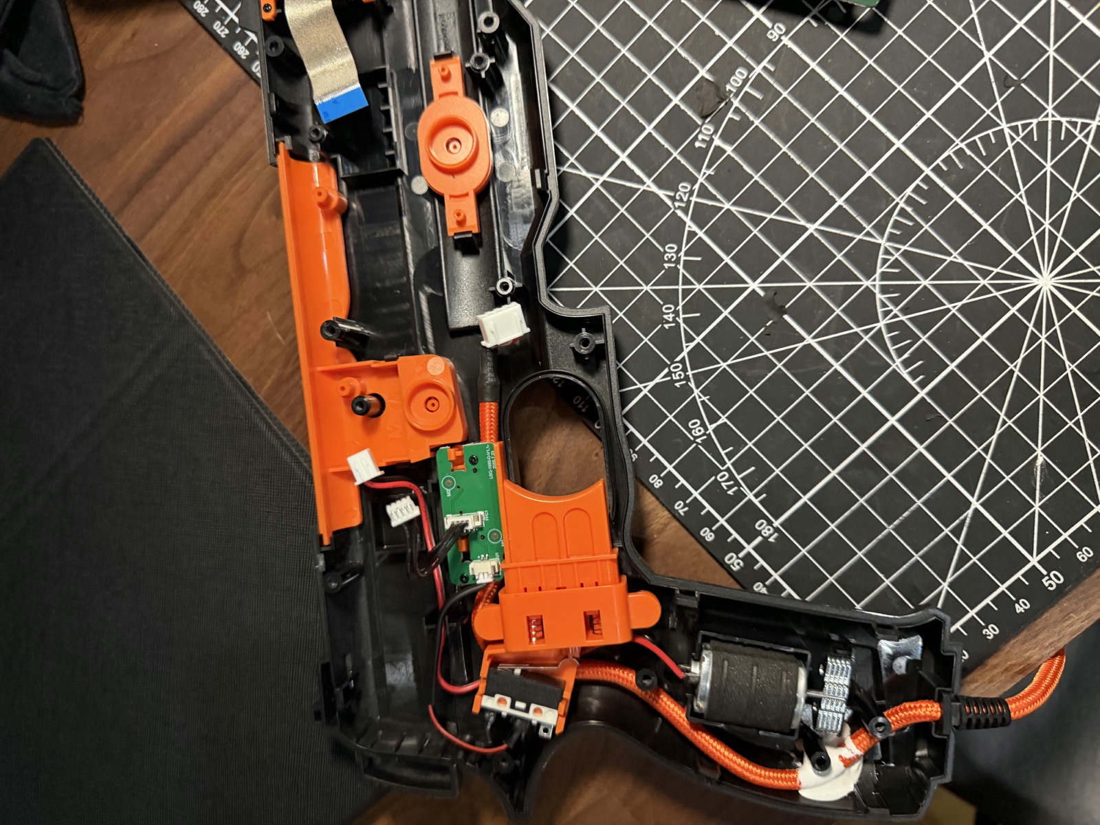 Gun chassis with camera and recoil motor